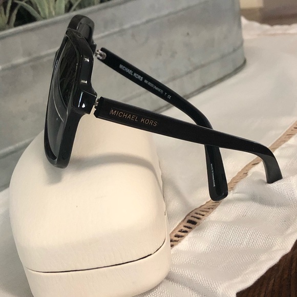 MICHAEL KORS SUNGLASSES - Picture 4 of 7
